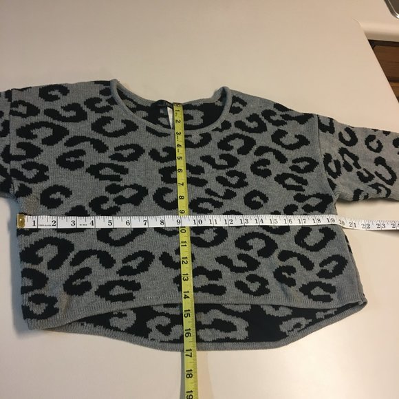 Kensie Cropped Knit Sweater Gray Black Leopard Animal Print Medium - Picture 3 of 8